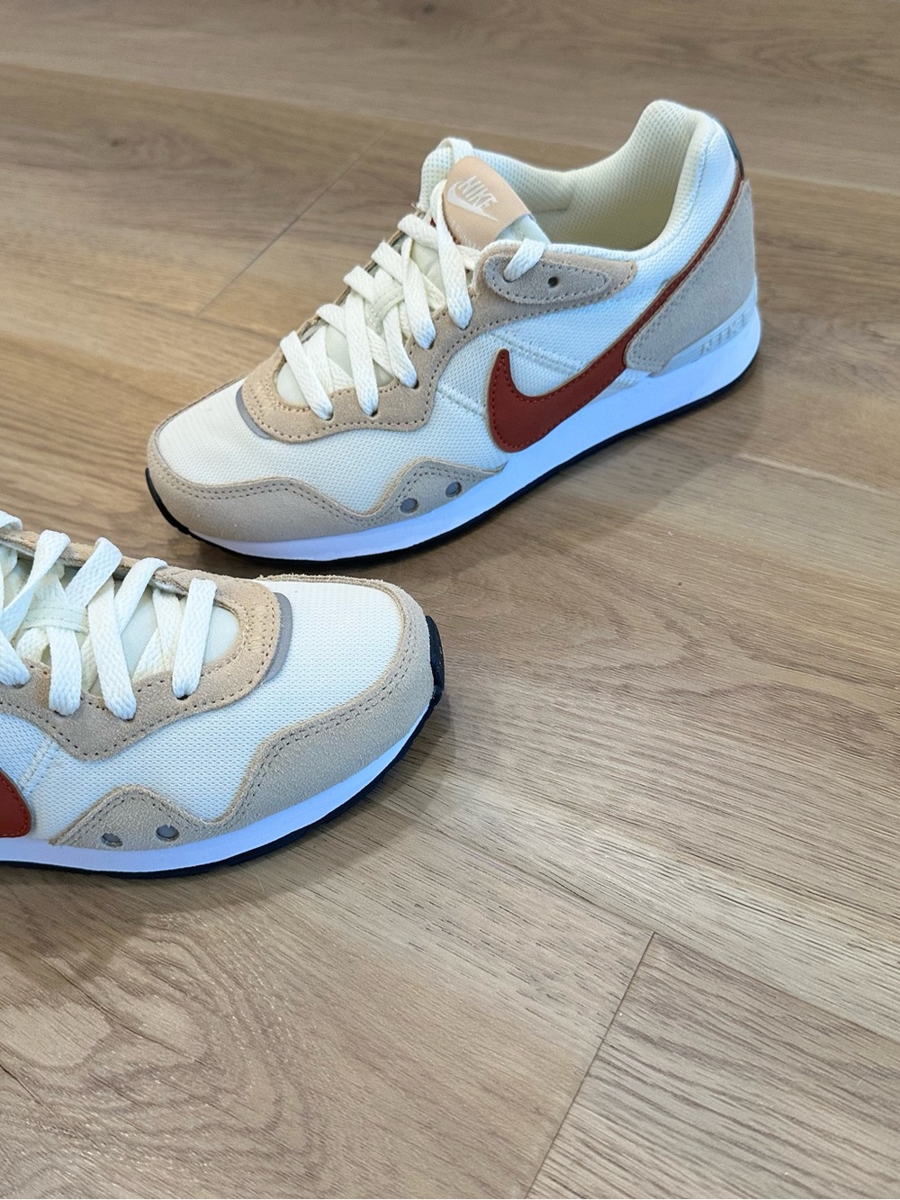 Nike Venture Runner Wide Coconut Milk Size 5 Brand New - Picture 3 of 8